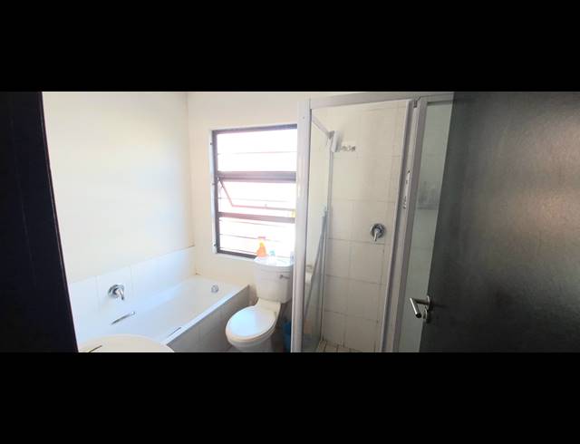 2 BEDROOM FLAT TO LET IN ESSENWOOD